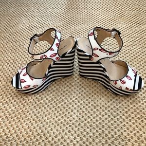 Chinese Laundry Lip prints Wedges